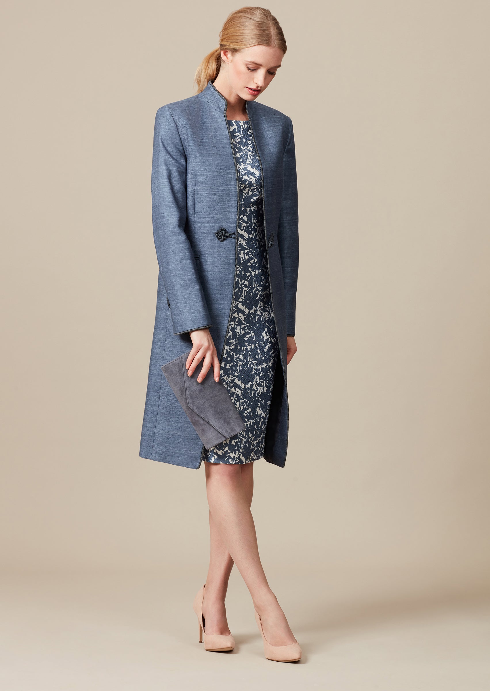 Elegant dark blue mother of the bride outfit 